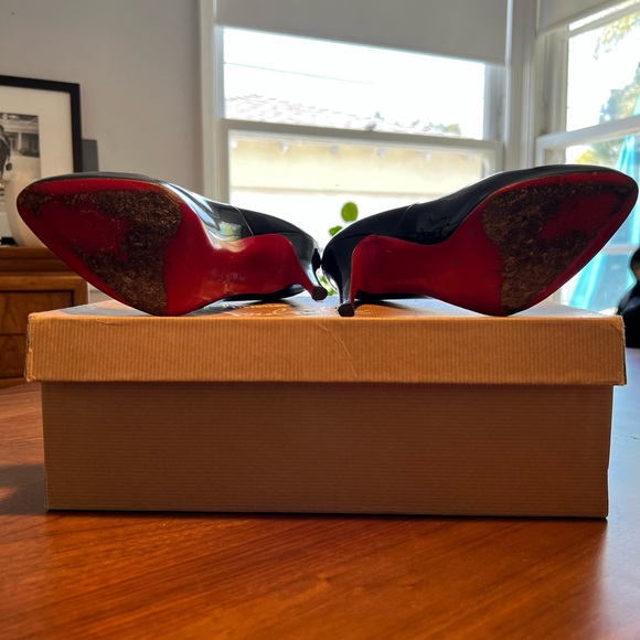Christian Louboutin - Picture 6 of 9